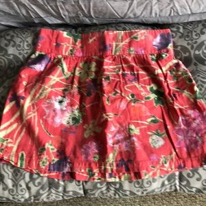 B1 Ready for anything! Fun linen Old Navy skirt.